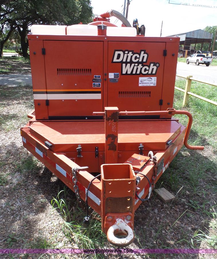 image for item L6613 2014 Ditch Witch FX30 vacuum trailer