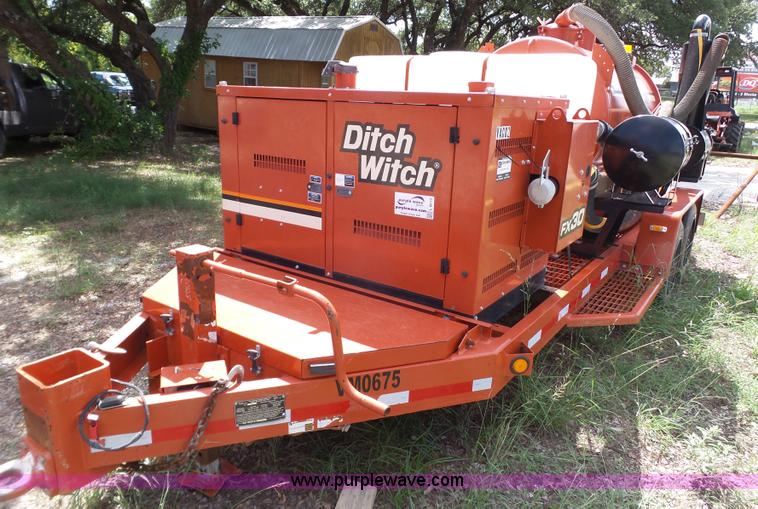 image for item L6613 2014 Ditch Witch FX30 vacuum trailer