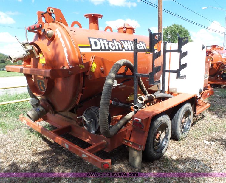 image for item L6613 2014 Ditch Witch FX30 vacuum trailer