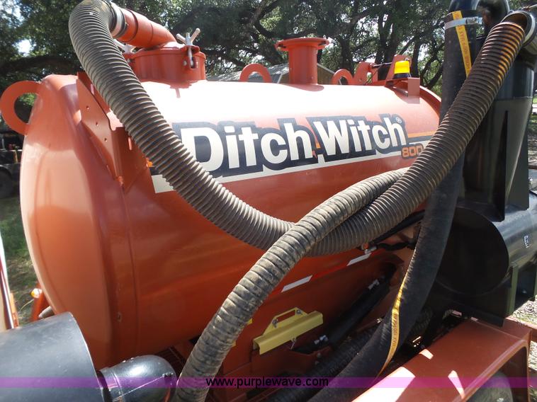 image for item L6613 2014 Ditch Witch FX30 vacuum trailer