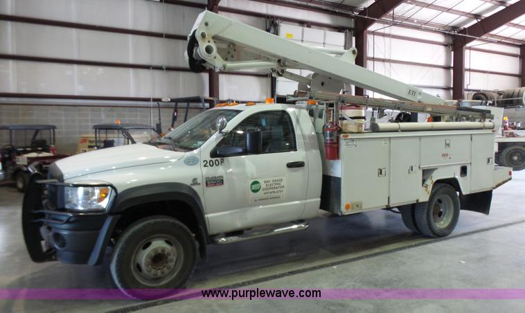 image for item L7086 2008 Dodge Ram 5500 bucket truck