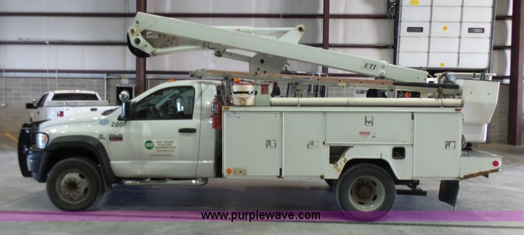 image for item L7086 2008 Dodge Ram 5500 bucket truck