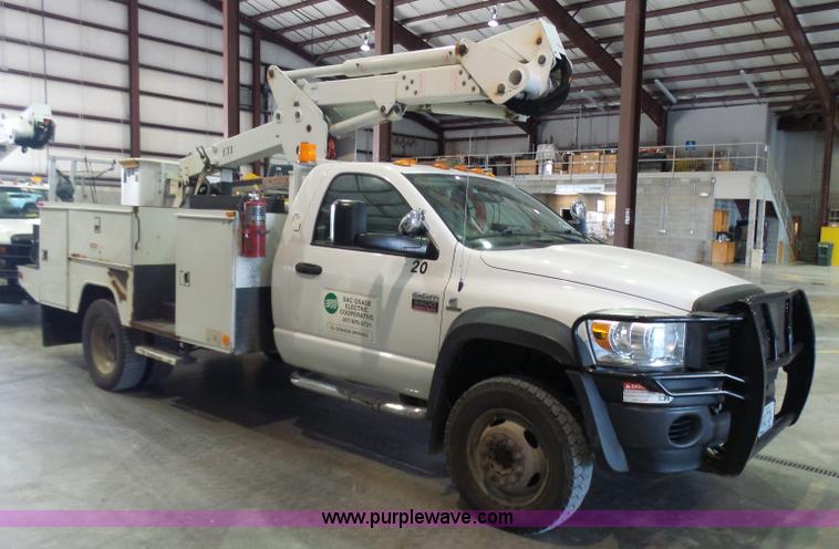 image for item L7086 2008 Dodge Ram 5500 bucket truck