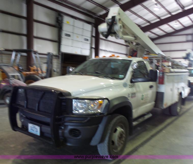 image for item L7086 2008 Dodge Ram 5500 bucket truck