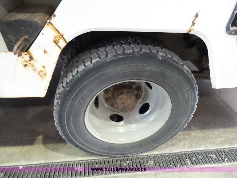 image for item L7086 2008 Dodge Ram 5500 bucket truck