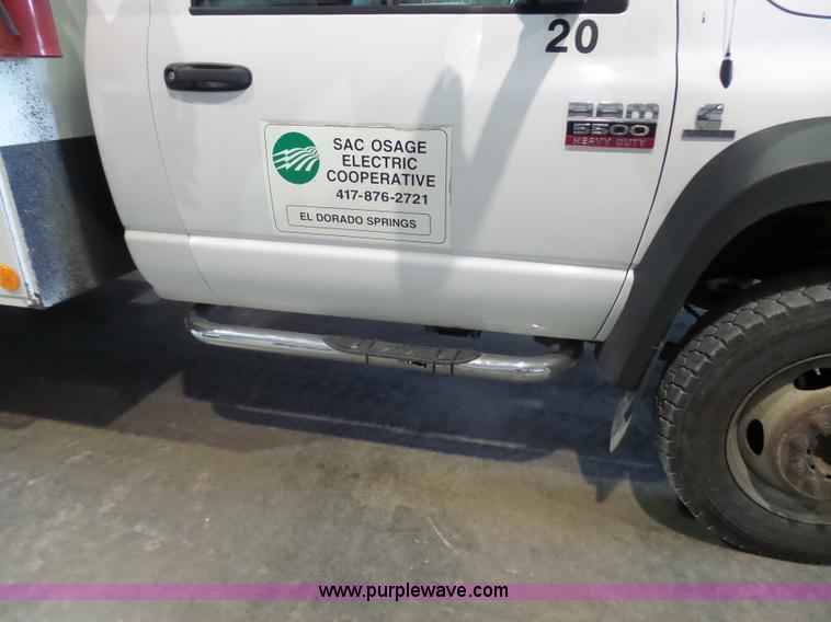image for item L7086 2008 Dodge Ram 5500 bucket truck