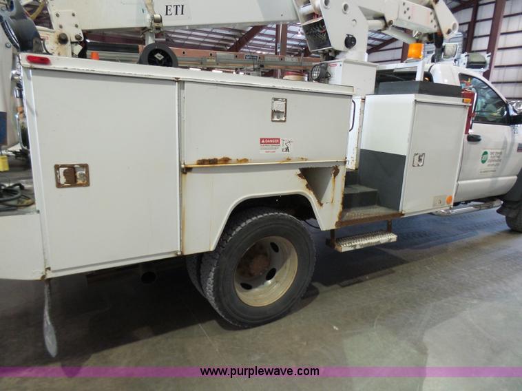 image for item L7086 2008 Dodge Ram 5500 bucket truck