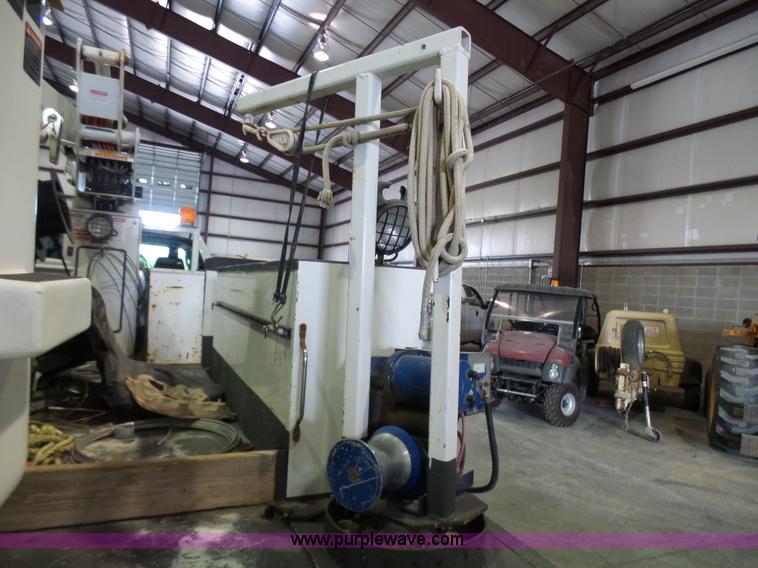 image for item L7086 2008 Dodge Ram 5500 bucket truck