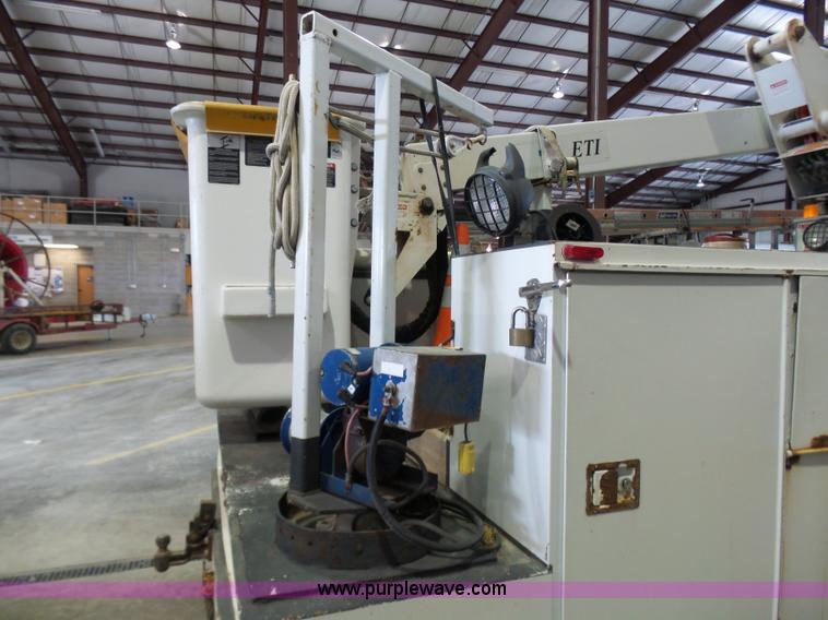 image for item L7086 2008 Dodge Ram 5500 bucket truck