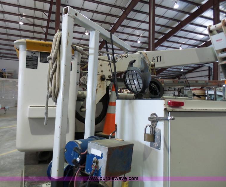 image for item L7086 2008 Dodge Ram 5500 bucket truck