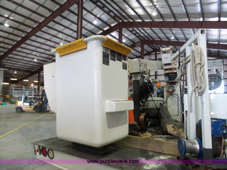 image for item L7086 2008 Dodge Ram 5500 bucket truck