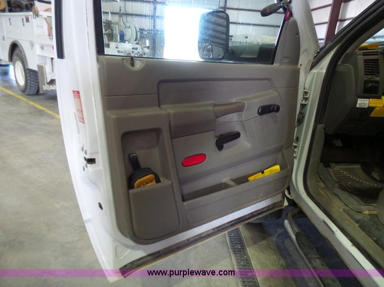 image for item L7086 2008 Dodge Ram 5500 bucket truck