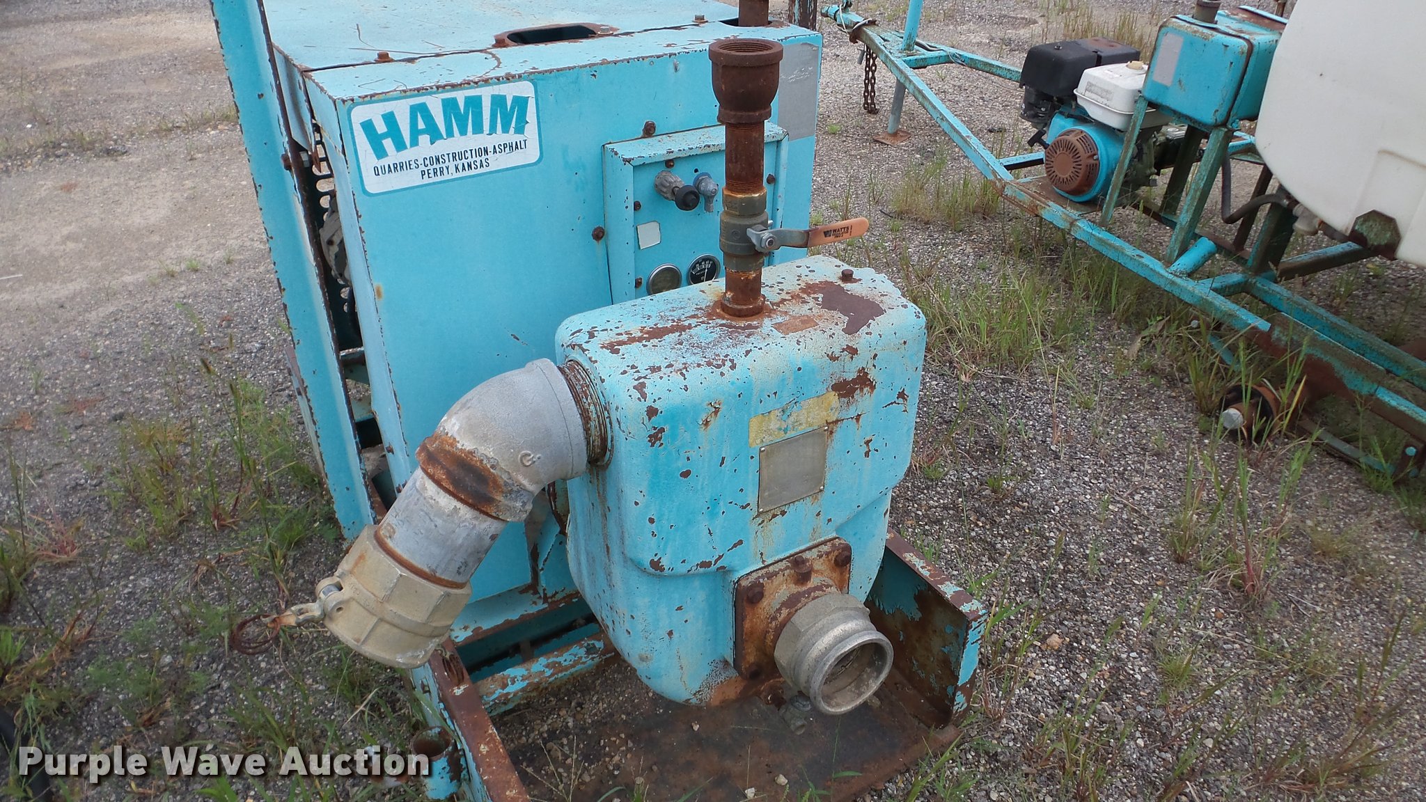 Water pump in Perry, KS | Item DA2861 sold | Purple Wave