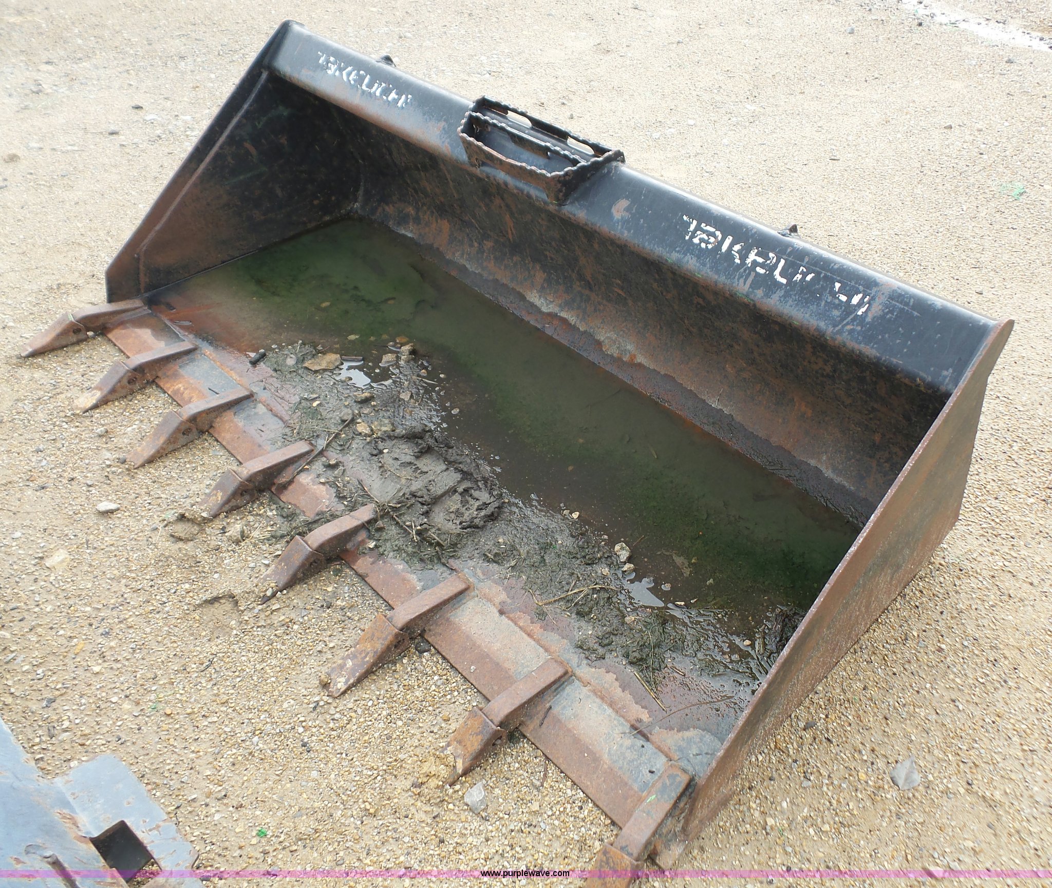 Bradco skid steer bucket in Lawrence, KS Item K3616 sold Purple Wave