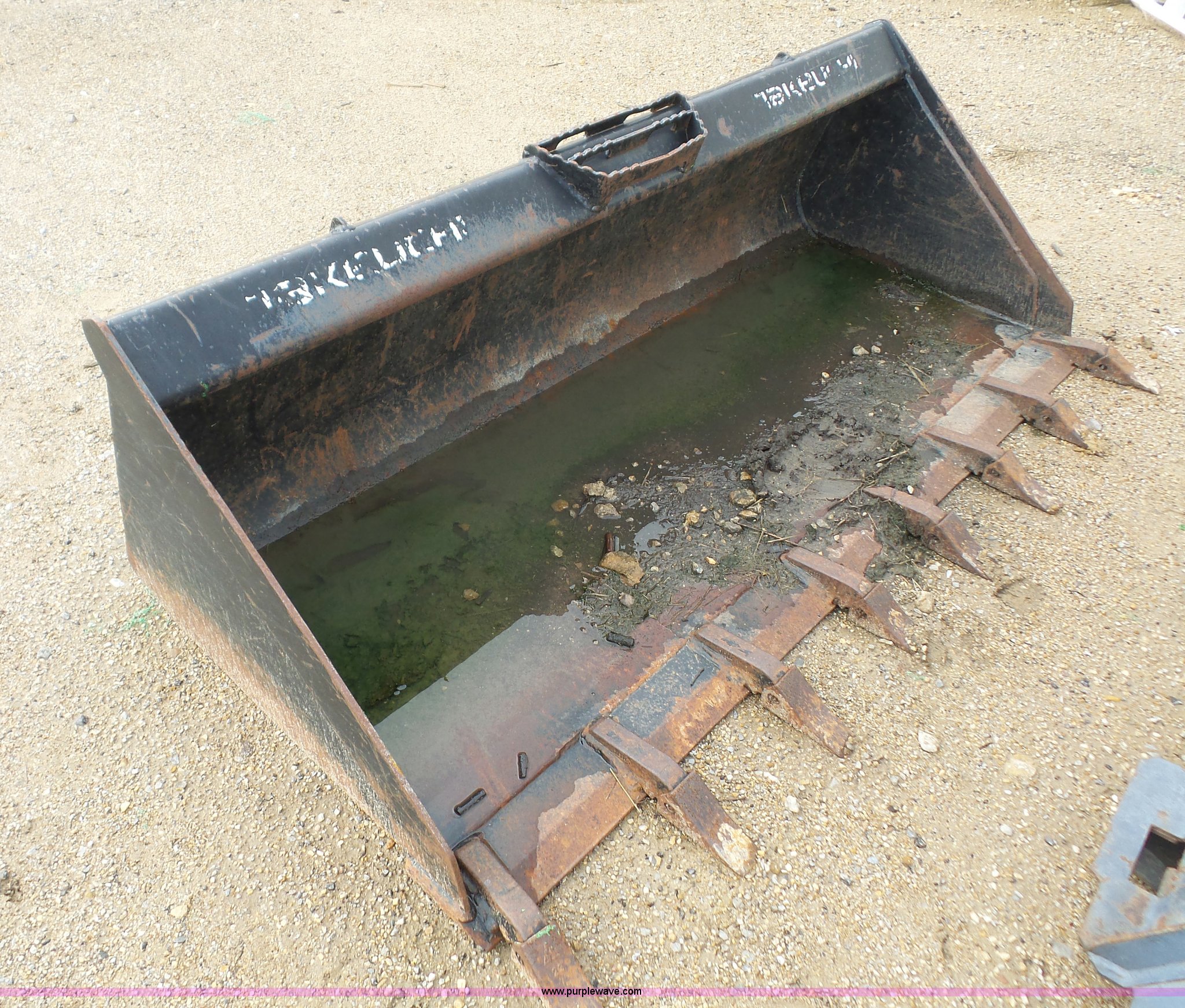 Bradco skid steer bucket in Lawrence, KS Item K3616 sold Purple Wave