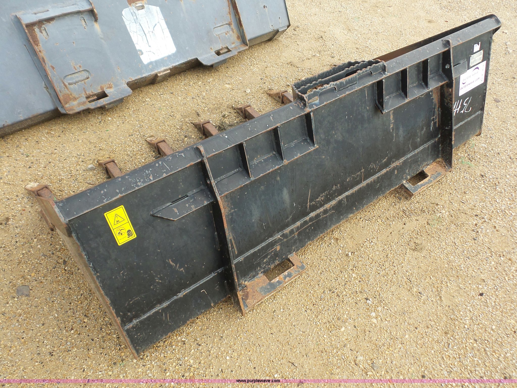 Bradco skid steer bucket in Lawrence, KS Item K3616 sold Purple Wave