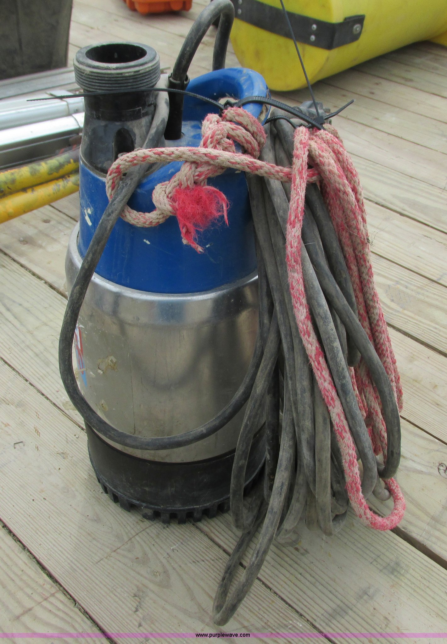 Goulds Ditch Wizard pump in Rochester, MN | Item K4169 sold | Purple Wave