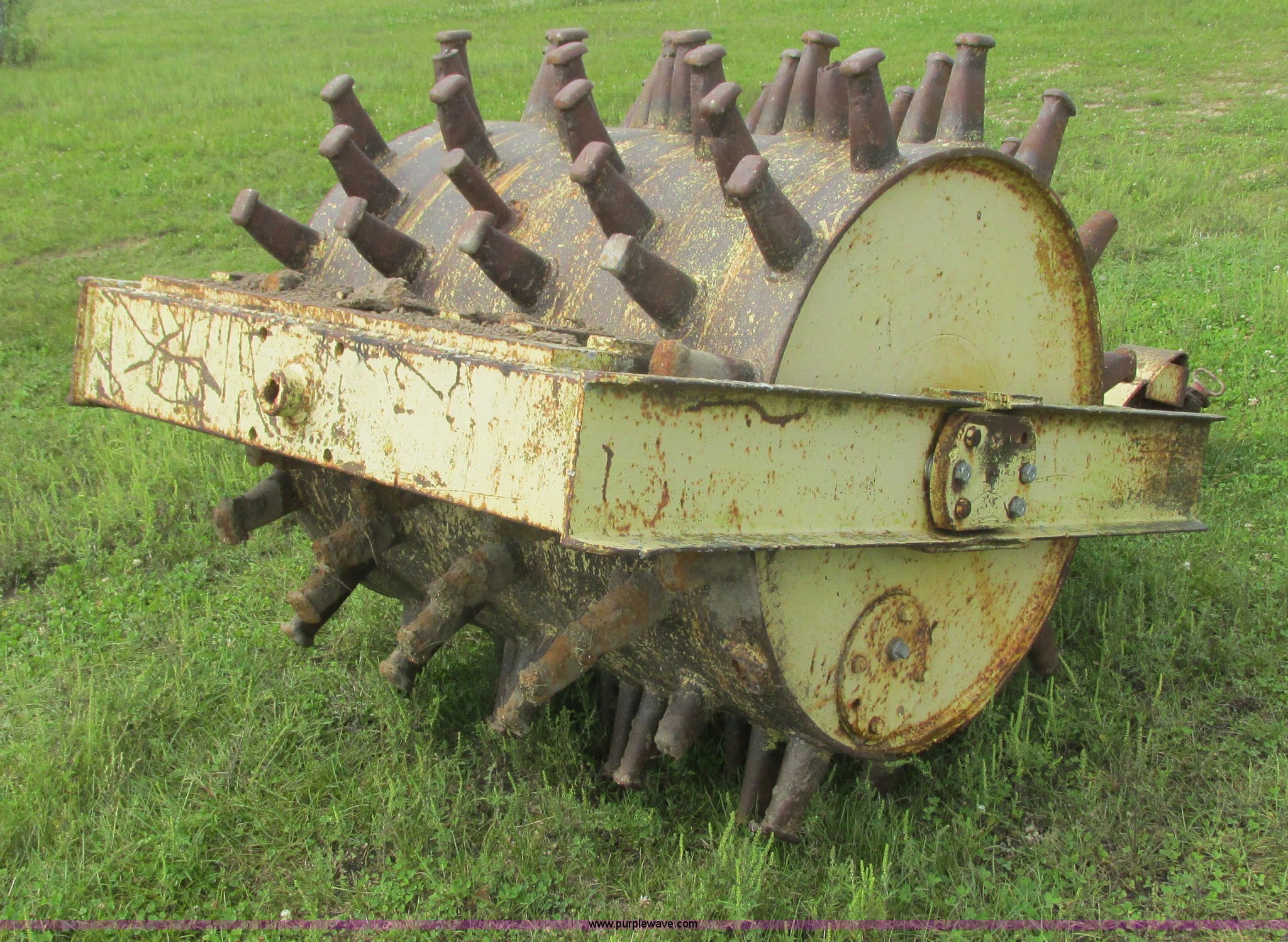 Single drum sheeps foot compactor in Arcadia, WI Item K4201 sold
