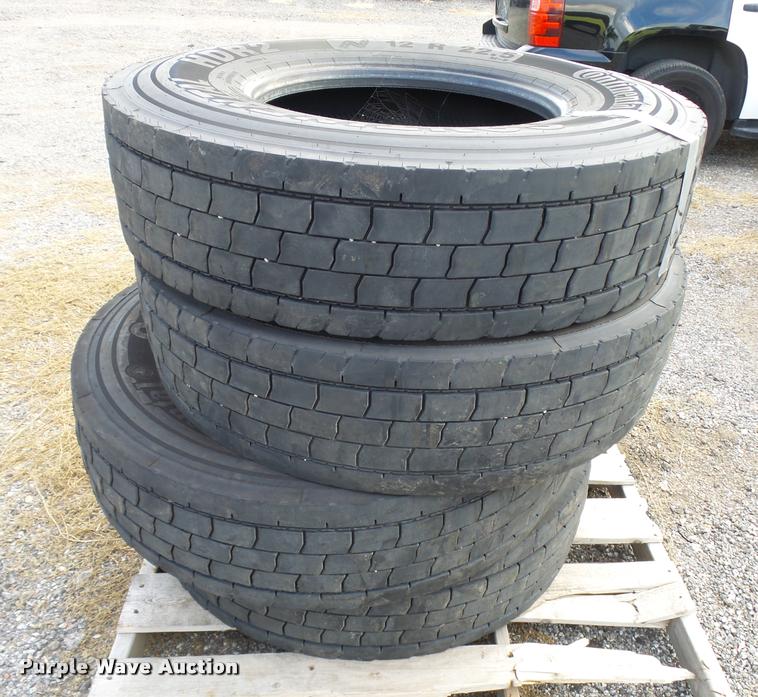 image for item AS9688 (4) Continental 12R22.5 tires