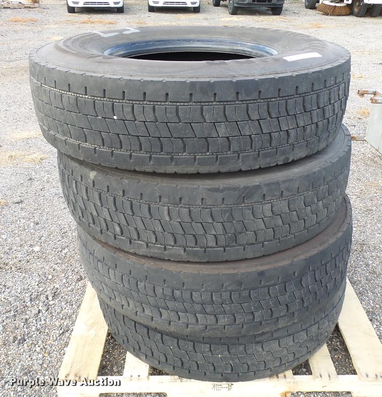image for item AS9692 (4) Continental 12R22.5 tires
