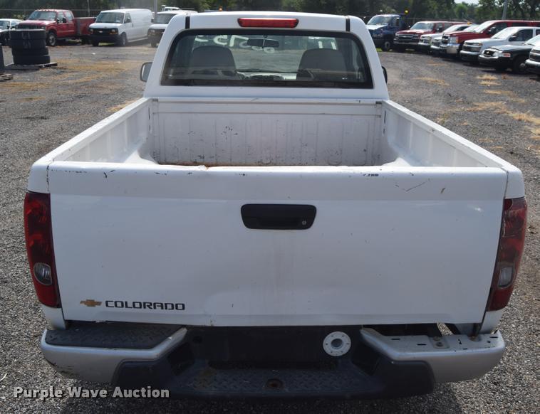 image for item L2500 2005 Chevrolet Colorado pickup truck