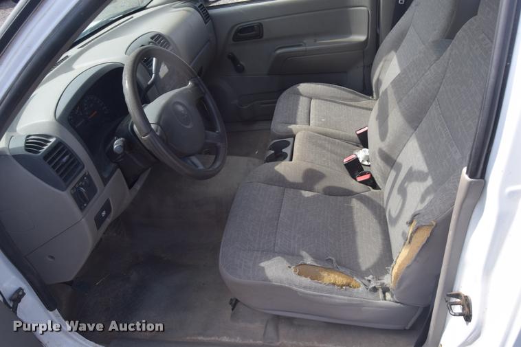 image for item L2500 2005 Chevrolet Colorado pickup truck