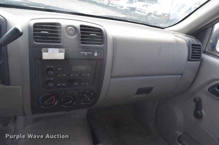 image for item L2500 2005 Chevrolet Colorado pickup truck