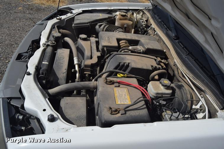 image for item L2500 2005 Chevrolet Colorado pickup truck