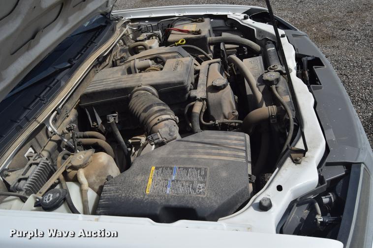 image for item L2500 2005 Chevrolet Colorado pickup truck