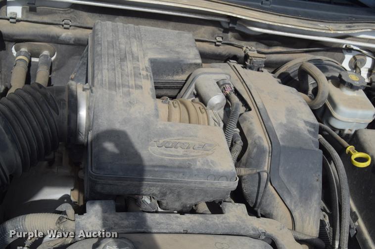 image for item L2500 2005 Chevrolet Colorado pickup truck