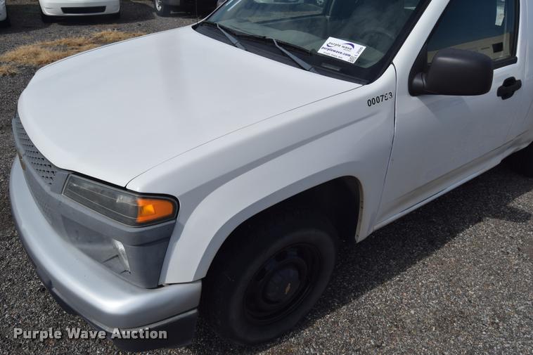 image for item L2500 2005 Chevrolet Colorado pickup truck