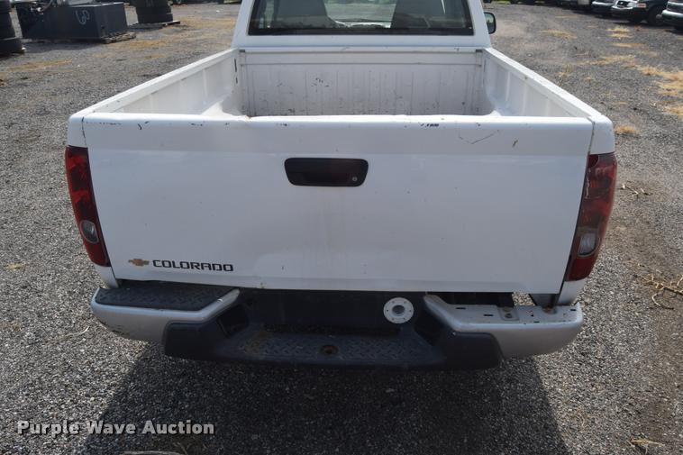 image for item L2500 2005 Chevrolet Colorado pickup truck