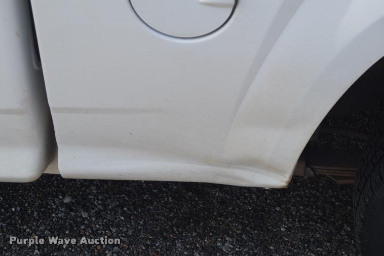 image for item L2500 2005 Chevrolet Colorado pickup truck