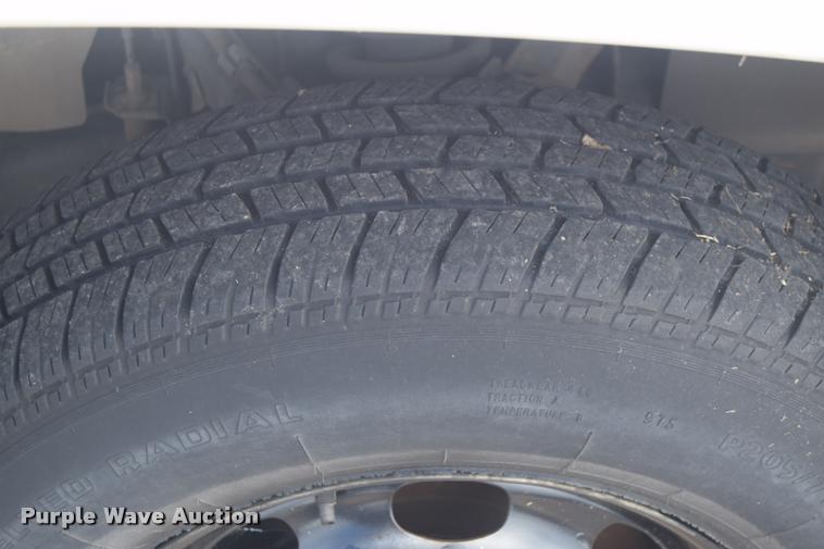 image for item L2500 2005 Chevrolet Colorado pickup truck