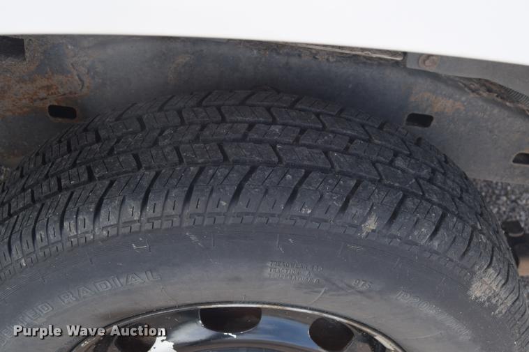 image for item L2500 2005 Chevrolet Colorado pickup truck