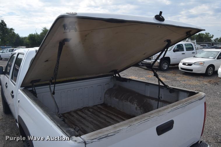 image for item L2501 2008 Chevrolet Colorado LT Crew Cab pickup truck