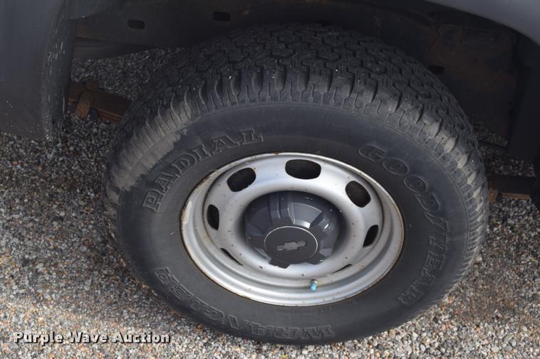 image for item L2501 2008 Chevrolet Colorado LT Crew Cab pickup truck