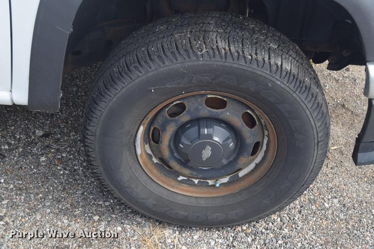 image for item L2501 2008 Chevrolet Colorado LT Crew Cab pickup truck