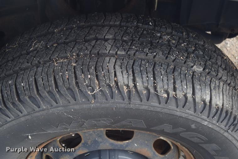 image for item L2501 2008 Chevrolet Colorado LT Crew Cab pickup truck