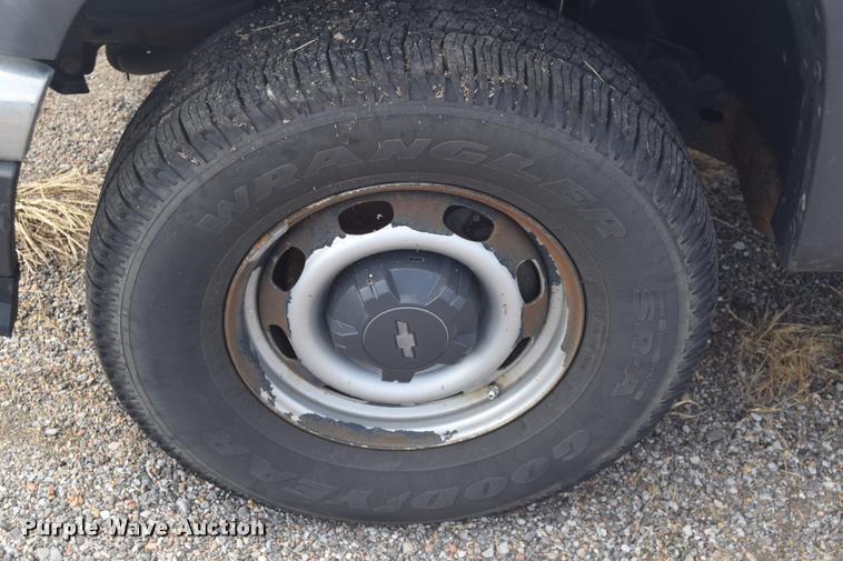 image for item L2501 2008 Chevrolet Colorado LT Crew Cab pickup truck