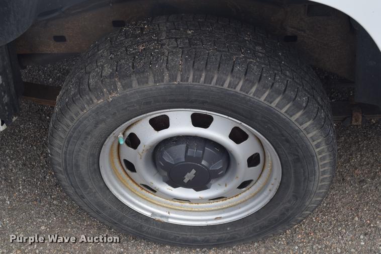 image for item L2502 2009 Chevrolet Colorado Ext. Cab pickup truck