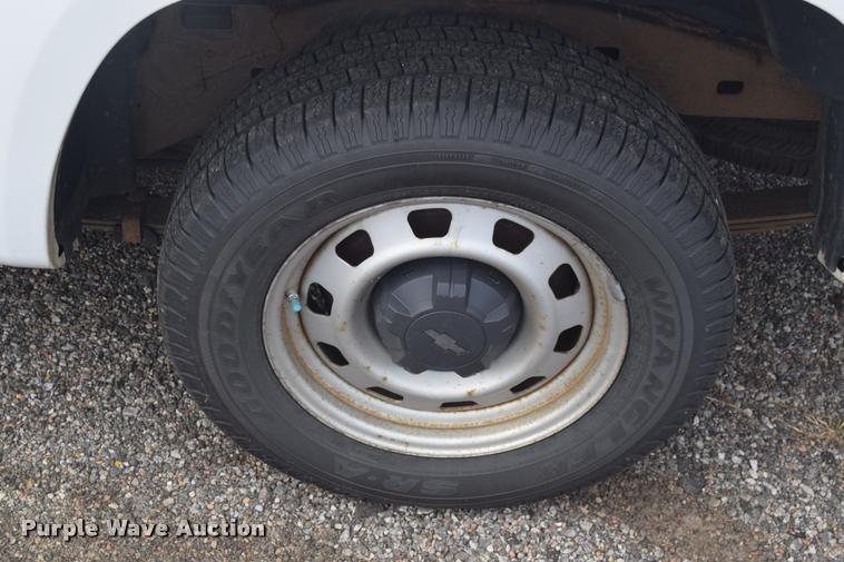 image for item L2503 2009 Chevrolet Colorado Ext. Cab pickup truck