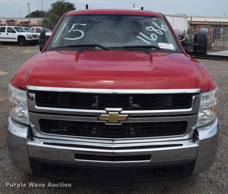image for item L2504 2008 Chevrolet Silverado 2500HD Crew Cab pickup truck