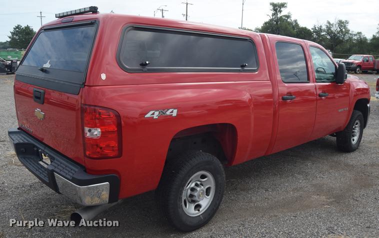 image for item L2504 2008 Chevrolet Silverado 2500HD Crew Cab pickup truck