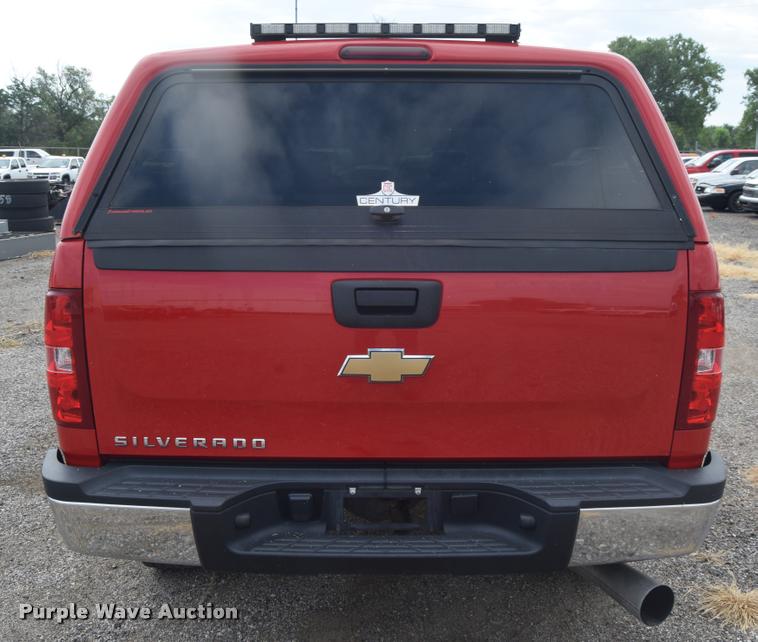 image for item L2504 2008 Chevrolet Silverado 2500HD Crew Cab pickup truck