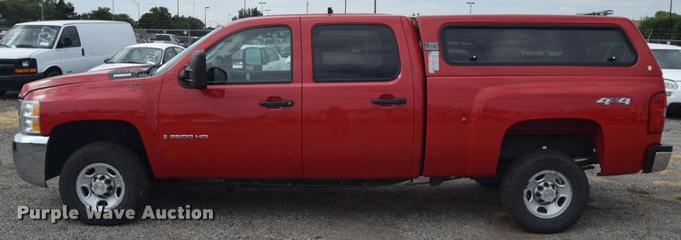 image for item L2504 2008 Chevrolet Silverado 2500HD Crew Cab pickup truck