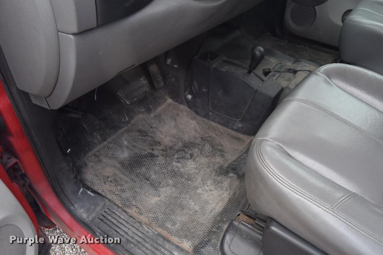 image for item L2504 2008 Chevrolet Silverado 2500HD Crew Cab pickup truck