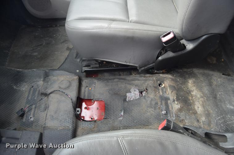 image for item L2504 2008 Chevrolet Silverado 2500HD Crew Cab pickup truck