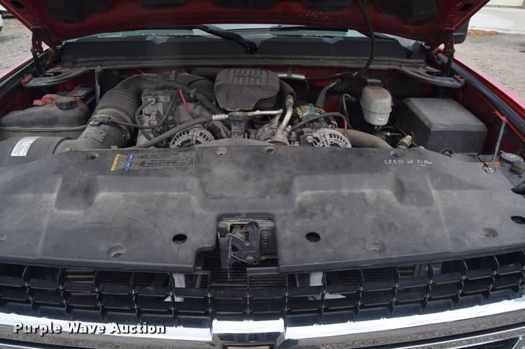 image for item L2504 2008 Chevrolet Silverado 2500HD Crew Cab pickup truck