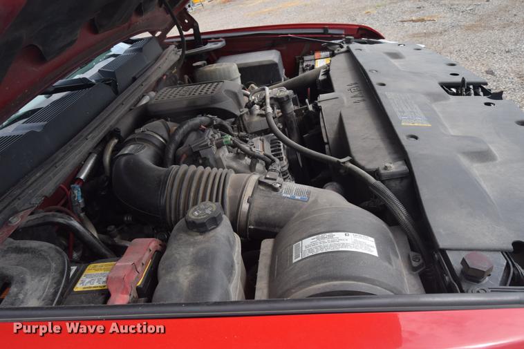image for item L2504 2008 Chevrolet Silverado 2500HD Crew Cab pickup truck